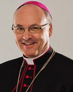 Der Bischof kommt Regionaldekan Ludwig Gradl hat in den zurück liegenden Monaten die Pfarreien im Dekanat Amberg-Ensdorf visitiert und dabei die Seelsorger sowie die Mitglieder der Gremien