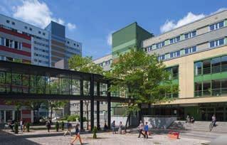 Die HWR Berlin und ihre Standorte Die HWR Berlin verfügt über zwei verkehrsgünstig gelegene Campus gelände: Auf dem Campus Schöneberg befinden sich die zentrale Hochschulverwaltung, der Fachbereich