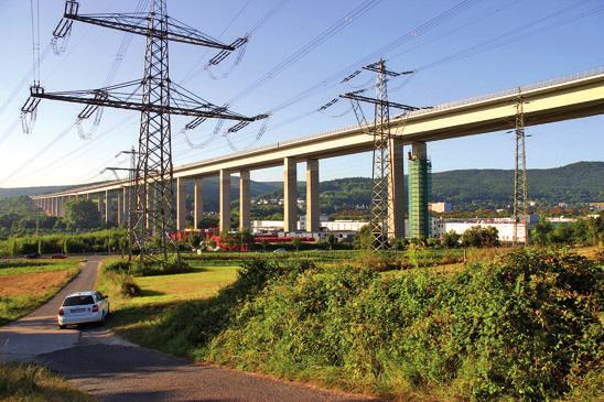 Eisenbahn- und Straßentunneln bis zum Felsersatz mit eingefärbtem Spritzbeton für gestalterische Maßnahmen.