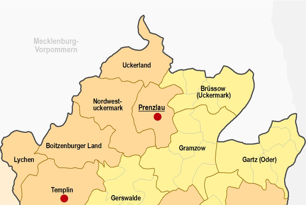 2 Administration und Flächen 34 Gemeinden, davon acht amtsfreie (Uckerland, Lychen, Boitzenburger Land und Nordwestuckermark mit nur 2.800 bis 4.400 EW) fünf Ämter (zwischen 4.500 und 7.