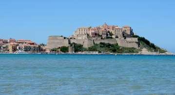Pure Korsika Erleben Sie die faszinierende Insel Korsika Calvi, Korsika Balagne Bergdörfer, Korsika Information: Die Stadt Calvi ist eines der beliebtesten Badeund Ferienregion der Insel und die