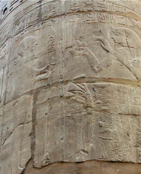 Der Rest blieb undekoriert. Diese undekorierten Flächen wurden unter Ramses IV. mit Bildfeldern versehen. Seine Arbeit blieb unvollendet.