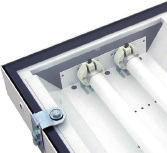 Edelstahlgehäuse lieferbar Gute Lichtverteilung durch eingebauten Reflektor aus weiß lackiertem Stahlblech Bei Notlichtfunktion von Dauer auf