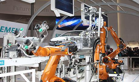 Robotik wird als zunehmend wichtig wahrgenommen Indizien für eine neue Ära der Robotik, auch und gerade in der industriellen Fertigung q Aktuelle Studien prognostizieren der