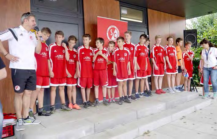 C2-Junioren - der Rasen ist die Stärke der Mannschaft Im August 2016 startete die Mannschaft mit 20 Spielern erwartungsvoll in die neue Saison.