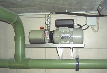 Montageanleitung Hubboden Drosselrückschlagventil 1. Montage Hydraulikaggregat: a) Das Hydraulikaggregat ist ausschließlich in einem geeigneten Raum außerhalb der Grube zu montieren.