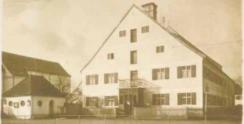 Die Gehöfte standen ganz überwiegend im Lehnbesitz der Klöster Tegernsee, Scheyern und des Freisinger Andreasstifts und wurden von Pächtern bewirtschaftet.