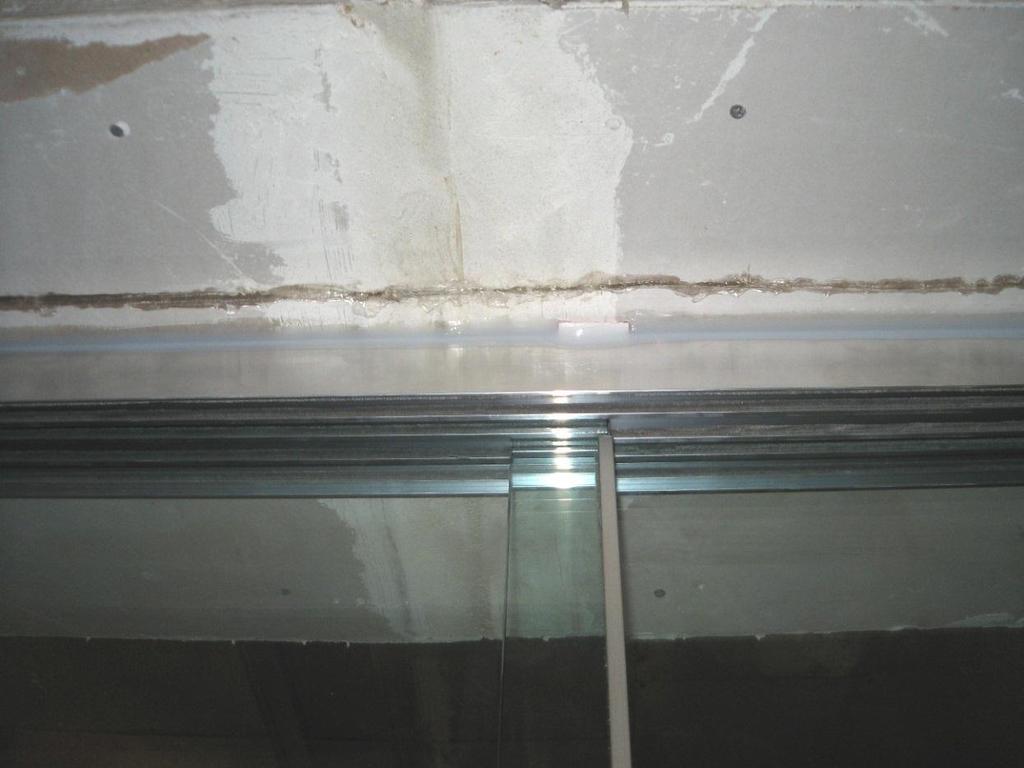 Senderaum Bild 2: Ganzglas-Schiebe-System