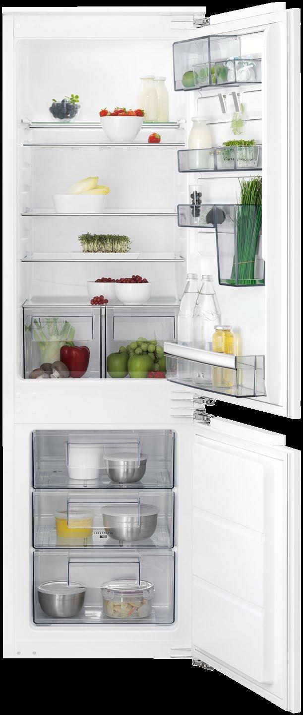 AEG Kühl-Gefrierkombinationen mit CustomFlex nutzen den Stauraum der Kühlschranktür optimal aus.