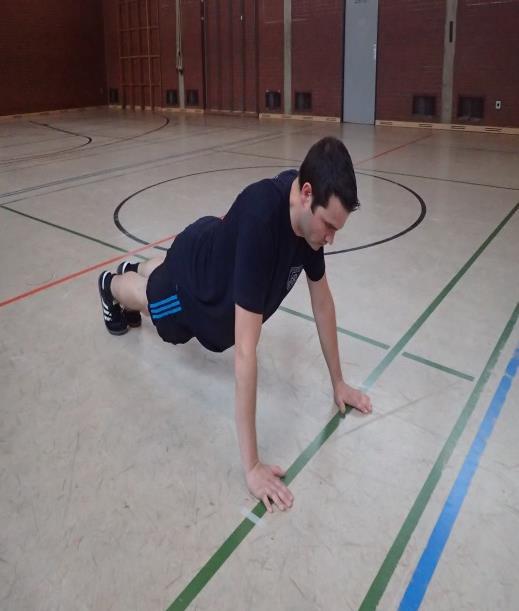 Closed Kinetic Chain Upper Extremity (CKCU Test) Die Testaufgabe Closed Kinetic Chain Upper Extremity (CKCU)-Test überprüft die Schnellkraftausdauer der Arm-, Schulter- und Brustmuskulatur, die