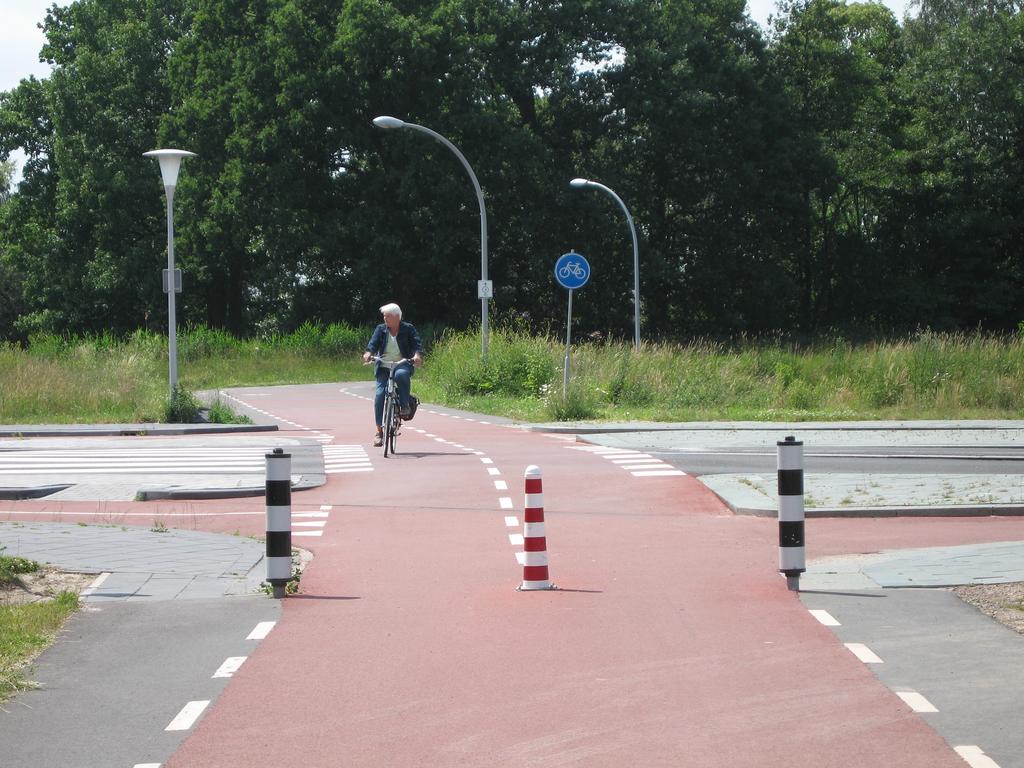 Ortsdurchfahrten Herausforderung: Aufgrund der dichten Bebauung im Großraum fehlt teilweise der Platz für Radschnellwege.