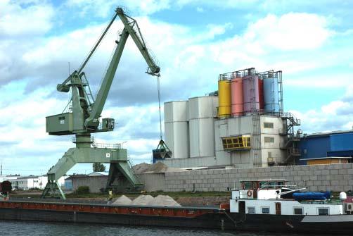Abbildung 2 Im bayernhafen Aschaffenburg wurden 2014 rund 782.000 Tonnen per Schiff umgeschlagen.