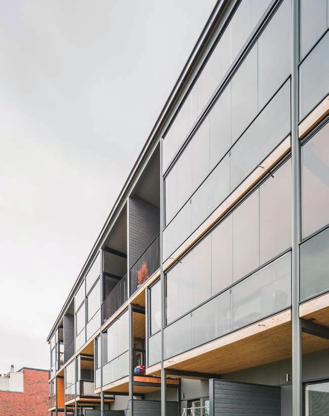 VSG-Glasscheiben 5+5mm Aluminiumprofile Geländer mit vertikalen Pfosten verschiedene Ausfachungen möglich: Glas, Bauplatten uvm.
