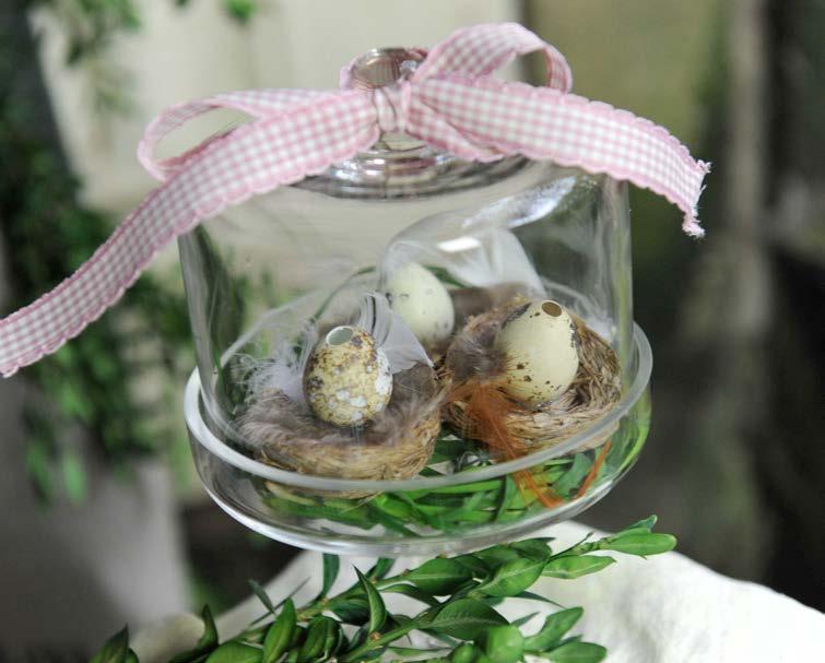 Eierschalen Keramik Aus dem Ei gepellt Sprühkleber, zerkleinerte Eierschalen, Vase-Milchkännchen (beides von Depot) 1 Die