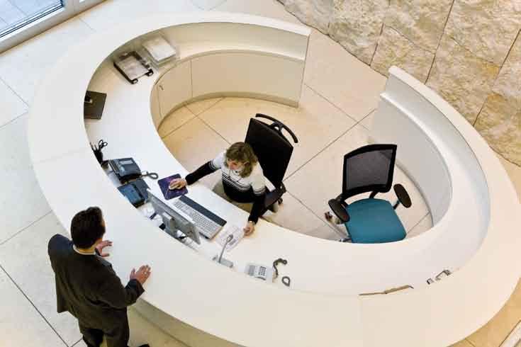 Transparenz und Wärme Sie fallen den meisten Besuchern sicher die Gestaltung der Büros und Besprechungs- und Kommunikationsbereitschaft des traditioneller Büros aufgebrochen, bewusst auch in die