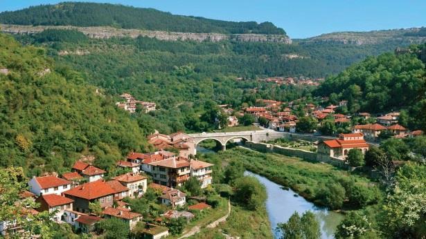 4. Tag: Arbanasi und Veliko Tarnovo Am Vormittag landschaftlich schöne Fahrt nach Arbanasi durch die hügelige Landschaft der Vorbalkan- und Balkanregion.