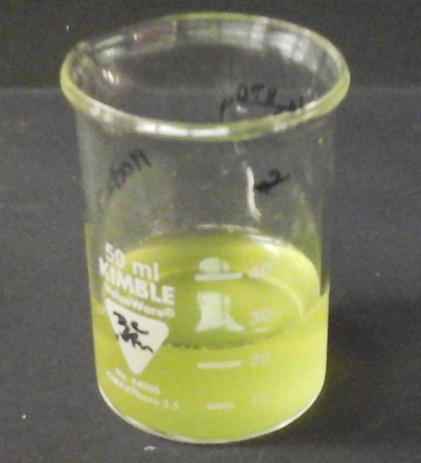 4 Schülerversuche Beobachtung: Während des Erhitzens bildet sich ein weißer Niederschlag im Becherglas mit dem Zitronensaft. Abb.