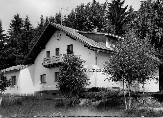 Wias früher war... Eine Wirtshaus-Ära geht zu Ende Seit 1948 gab es in Riedlhütte das Wirtshaus Bergschlössl, nun musste es für immer schließen. Begonnen mit dem Wirtshaus hat Alois Driendl sen.