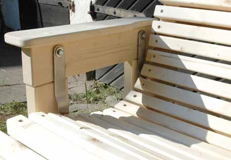 Oberflächentipp Um das Holz vor Verwitterung und Vergrauen zu schützen, sollte die Fläche mit einer Lasur oder einem Lack behandelt werden.