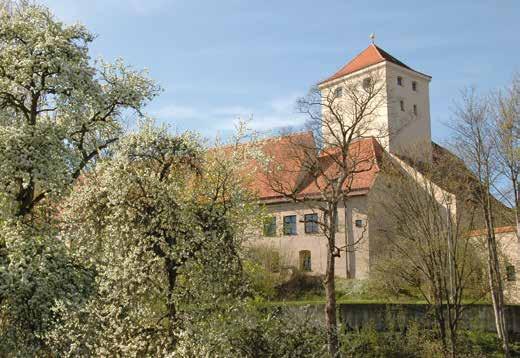 66 Sehenswürdigkeiten Wittelsbacher Schloss und Museum Das Wittelsbacher Schloss wurde um 1257 von dem bayerischen Herzog Ludwig II.