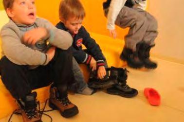 Kinderwohnen (Familienwohngruppe) PädagogInnen Team (TeamleiterIn + 3 PädagogInnen) 6 Kinder Turnusdienst