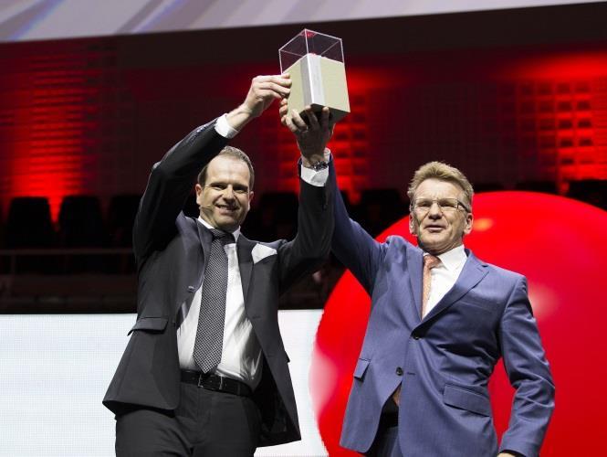 UNTERNEHMEN Thermoplan AG gewinnt den Prix SVC Zentralschweiz 2016 Als führende Herstellerin von innovativen, vollautomatischen Kaffeemaschinen hat die Thermoplan AG den renommierten Prix SVC