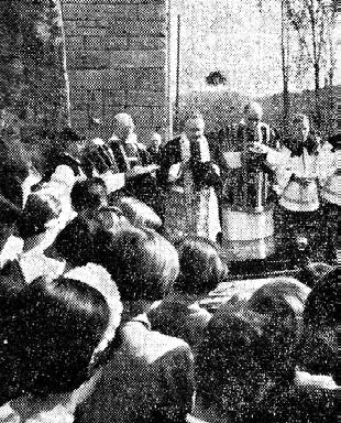 Förderverein der Pfarrkirche St. Margareta Frohngau Beisetzung von Pfarrer Linnartz 1956 (BN: 51) 1957 
