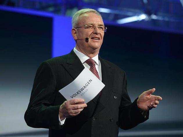 Martin Winterkorn, Vorstandsvorsitzender VW beim Genfer Automobilsalon 2014 Chart 17 Handlungsfeld Batteriekosten: Scale-Effekte reduzieren Batteriepreise Sinkende