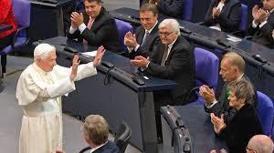 8 Rede Papst Benedikts XVI. im Deutschen Bundestag am 22. September 2011 Es gilt das gesprochene Wort Sehr geehrter Herr Bundespräsident! Herr Bundestagspräsident! Frau Bundeskanzlerin!