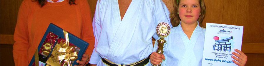Taten: Dem Jahresrückblick von Trainer Alfred Ali Nesper folgte eine offene Fragestunde, in der jedes Kind Wünsche und Anregungen für das kommende Karatejahr äußern durfte und sollte.