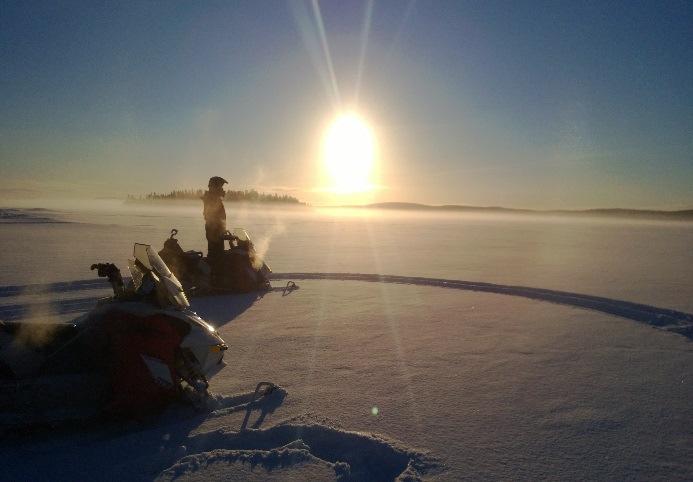Privatsafari mit dem Motorschlitten bis zum arktischen Meer 5 Tage, 4 Nächte, ca. 550 Km (Kurz) Saison 2015 Willkommen in Finnisch Lappland!