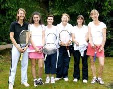Tennis Damen Mannschaftssport Damen Damen I Damen 40 I Damen 40 III Mannschaftssport von links nach rechts:judith Maas, Trainer Marijo Vukusic,