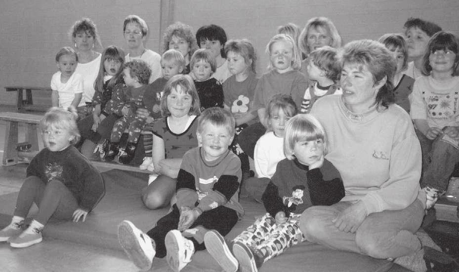 1983 wurde die Kinderturngruppe aufgeteilt, in Mutter- und Kind-Turnen für Kinder ab 3 Jahren und Turnen für Kinder ab 6 Jahren.