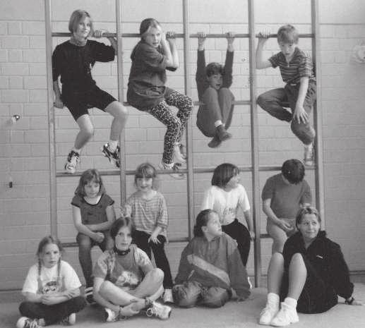 67 Kinderturnen ab 5 Jahren 1997 1996 feierte der TuSpo sein 90-jähriges Bestehen. Die Gymnastikabteilung gestaltete das Rahmenprogramm.