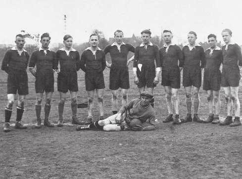 Die Fußballer wurden 1948/49 Meister der B-Klasse und stiegen mit Oberaula, nachdem ein Entscheidungsspiel gegen Ascherode am 20.08.