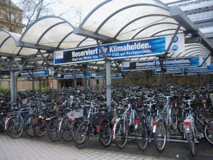 Karlsruhe unterstützt die Radfahrer seit 2005 offensiv mit dem 20-Punkte-Programm.