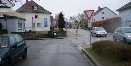 Daher sollte es den Radfahrern immer freigestellt werden, ob sie einen vorhandenen Radweg benutzen oder nicht. Ein Beispiel ist die Neureuter Hauptstraße.