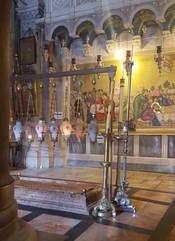 Die Kreuz- und Grabesstelle wird von der Griechisch-Orthodoxen Kirche betreut. Ihre Kapellen und Kirchen sind prunkvoll mit Gold, Öllampen und Ikonen geschmückt.