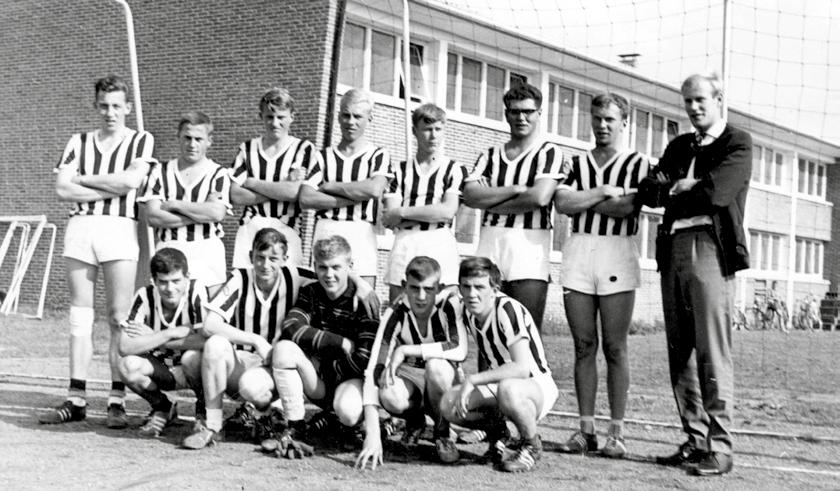 Nostalgie Handball A-Jugend Kreismeister 1965 Oben von links: Reinhardt Neumann, Hans-Gerd Aust, Werner de Witte, Heinz Lotze, Karl Aßmann, Hermann