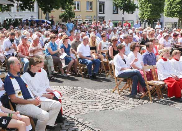 Pfingstmontag in Rheinberg katholischen Gemeinden wieder dazu ein: Am Pfingstmontag, den 5. Juni 2017 um 10.30 Uhr. Aufgepasst - in diesem Jahr leider nicht auf dem Marktplatz vor der St.