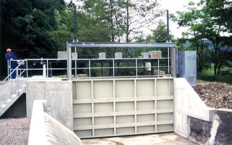 Hydraulikzylindern Sluice activated via 2 double acting cylinders