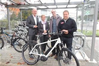Umsetzungsbeispiel Umweltbewusstsein Schon 100 E-Bikes als Diensträder bei Weidmüller Nach einem Jahr konnte bei Weidmüller 2016 der Schlüssel für das 100.