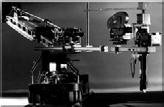 Ferne gesteuert und kontrolliert Jean-Luc Godard bei den Dreharbeiten zu A BOUT DE SOUFFLE (1959) mit Kamerassistent