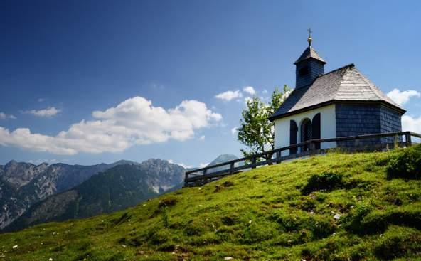 Postalmkapelle POSTALM Österreichs größtes Almgebiet Im Sommer empfehlen wir Ihnen das Hütten-Hopping mit Besuch in der Käserei, die Sie über den Almblumenweg erreichen: So viele, so schöne und