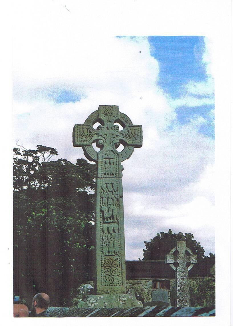Keltisches Hochkreuz Diese beiden keltischen Hochkreuze, das kleine und das große,, stehen auf einem Friedhof in der Ortschaft Drumcliffe im