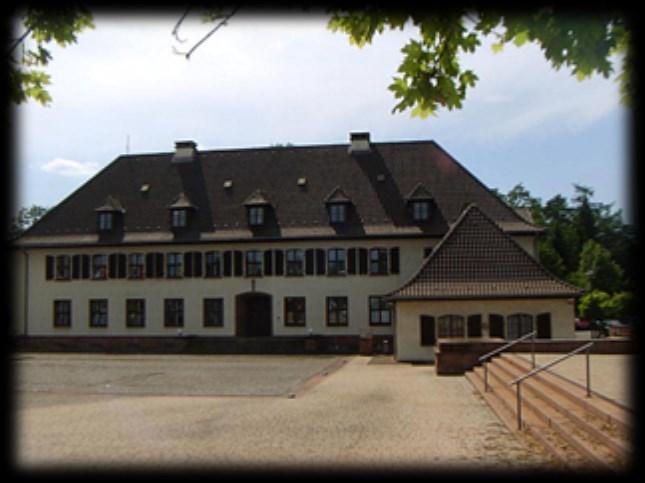 SEITE 28 DIZ Stadtallendorf Seit November 1994 besteht das Dokumentations- und Informationszentrum Stadtallendorf (DIZ) als Bildungseinrichtung und Begegnungsstätte mit einer sehenswerten