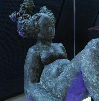 Eng verbunden mit der Astronomie sind zwei Kunstobjekte der Braunschweiger Bildhauerin Sabine Hoppe. Es sind Gestalten aus der griechischen Mythologie.