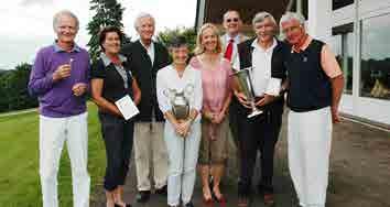 Golf DM Golf Cup 1. Juli 2012 Runde vergrößern. Als Spielführer übernahm Roland Siegert die Preisvergabe.