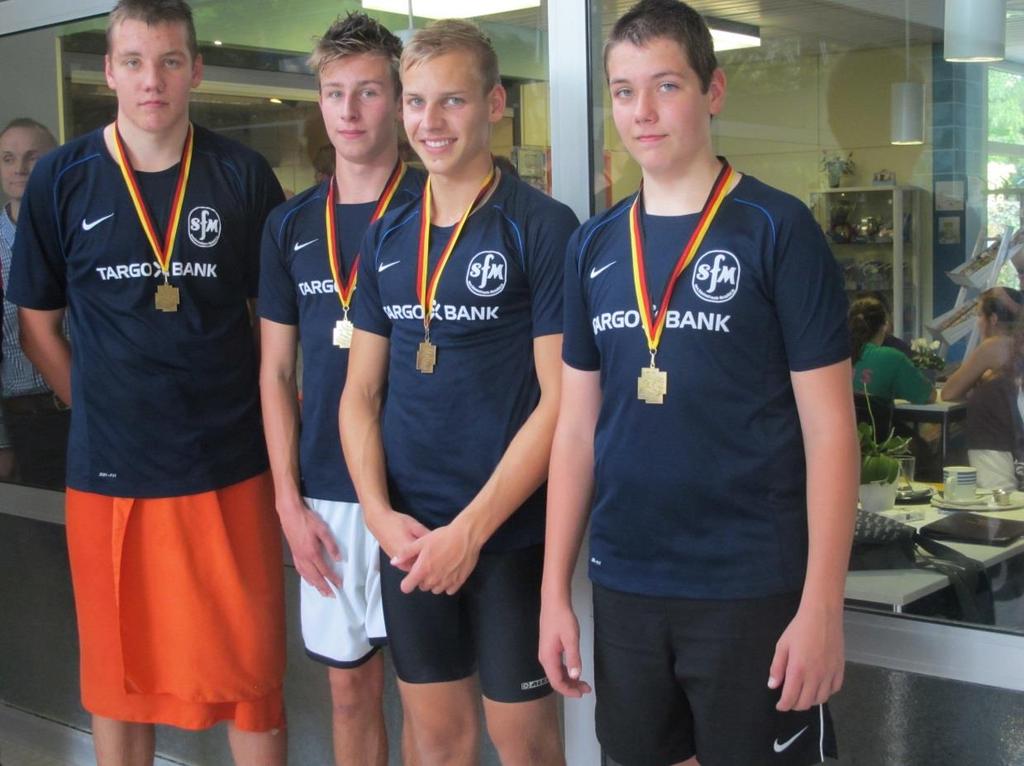 Bei der diesjährigen Bezirks DMS-J( Deutscher Mannschaftswettbewerb Schwimmen der Jugend) und den Bezirksstaffelmeisterschaften im Hallenbad Bad Fallingbostel war der Kreis Harburg durch die