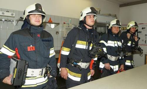 Berichte der einzelnen Warte Atemschutzwarte: BM Martin Felber und LM Jürgen Lang Unsere Feuerwehr hat zurzeit 14 ausgebildete Atemschutzgeräteträger in ihren Reihen.